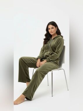 Jones New York Sport Women's 1X Velour 2 Piece Jogger Set Olive Green Zip Hoodie